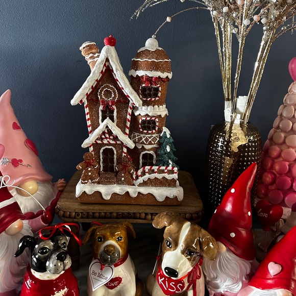 Raz imports Holiday Ice Cream Gingerbread House Poshmark